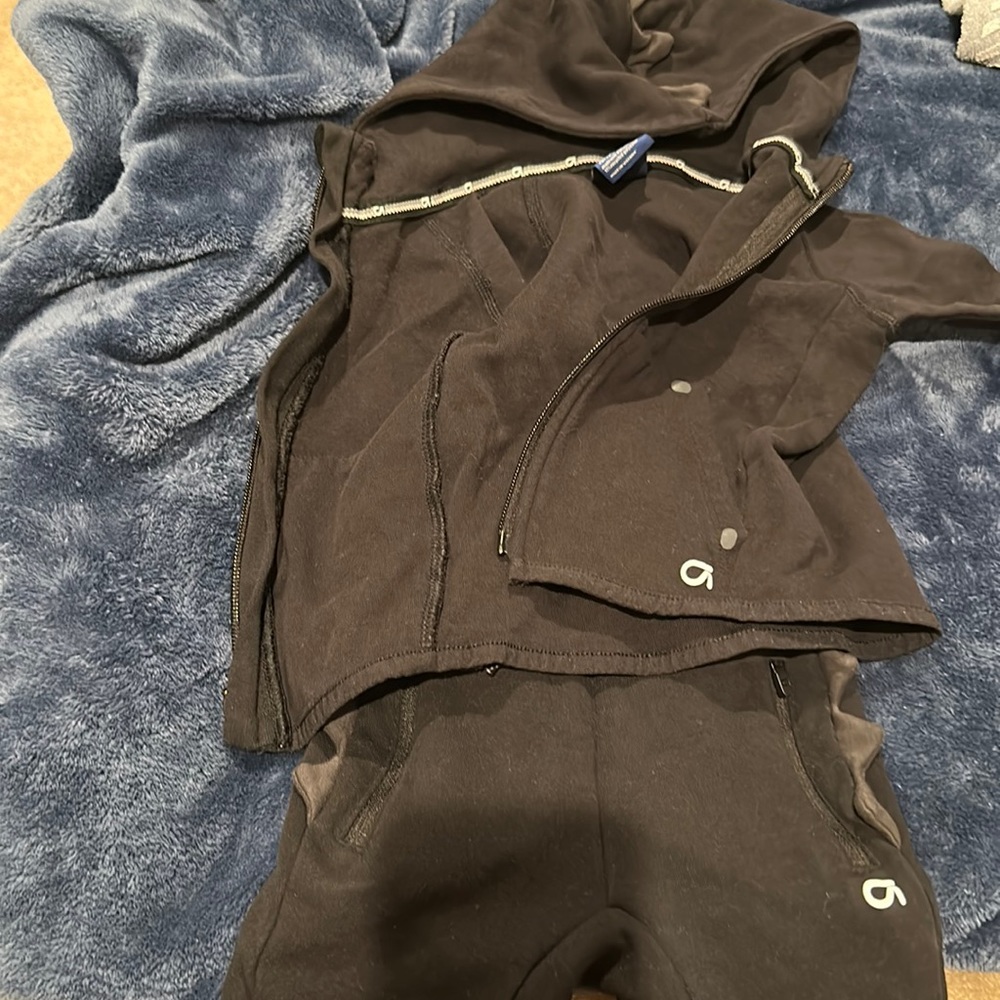 Gap Tech Sweatsuit for toddler. Runs small.